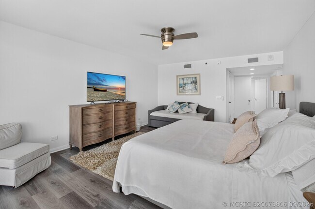Building Photo - 3211 S Ocean Blvd