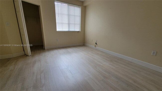Building Photo - 8000 N Nob Hill Rd