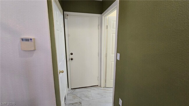 Building Photo - 3902 W El Campo Grande Ave
