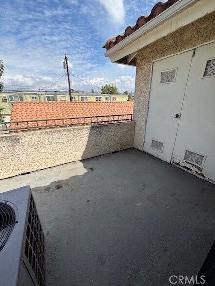 Building Photo - 377 E Puente St