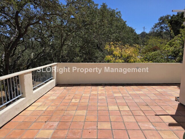 Building Photo - AVAILABLE NOW - 3 Bed/2.5 Bath Atascadero Home expansive property