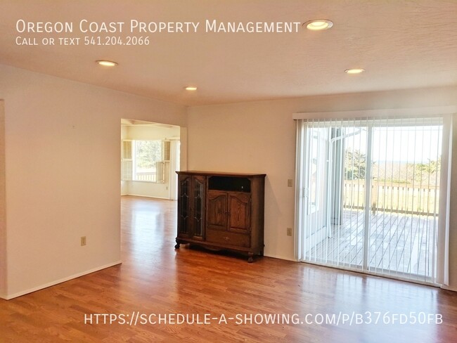 Building Photo - 584 Hwy 101 S