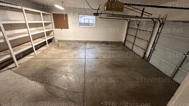 Building Photo - $1590 - 3 bedroom / 2.5 bathroom - Single ...