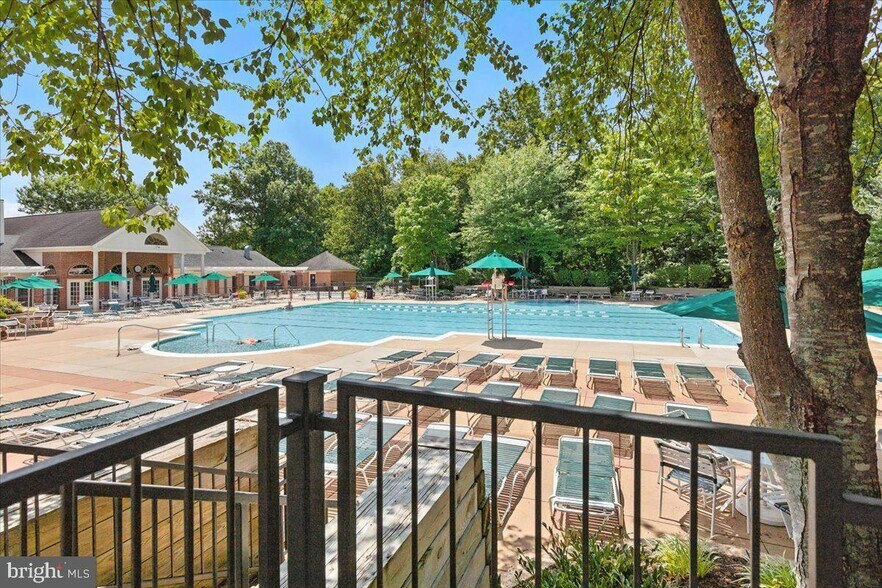 Building Photo - 12001 Golf Ridge Ct
