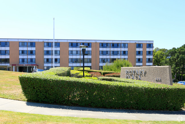 Primary Photo - Rotary Plaza