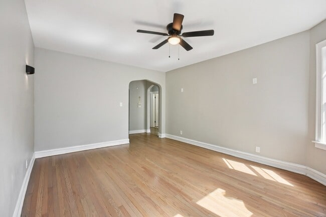 Building Photo - 7757 S Phillips Ave