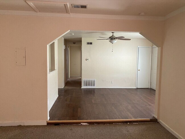 Building Photo - 4527 Clearspring Dr