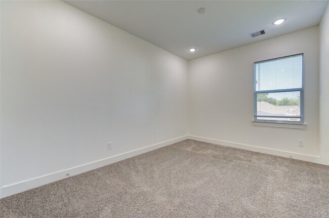 Building Photo - 4536 Sunflower St