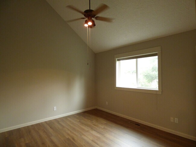 Building Photo - Rent Special: 1/2 Off January's Rent!