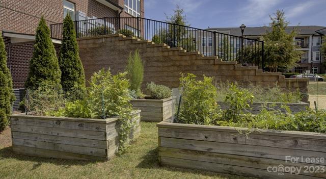 Building Photo - 16408 Holly Crest Ln