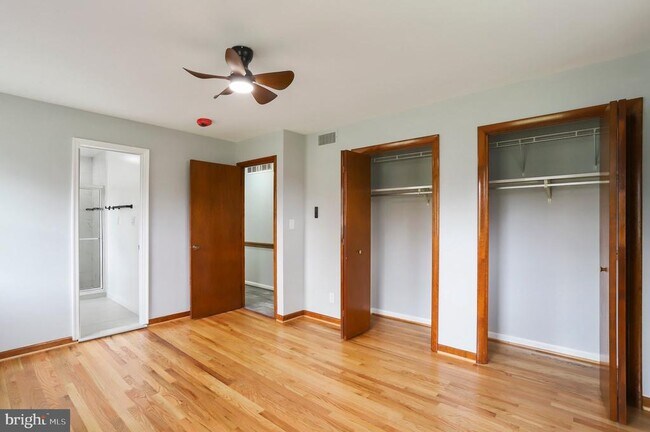 Building Photo - 5 Orchard Pl