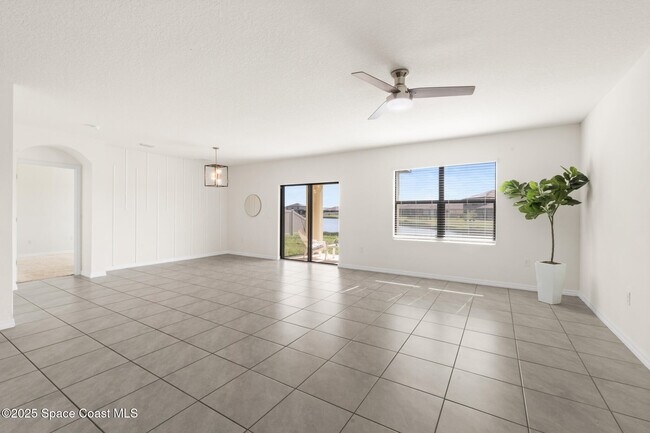 Building Photo - 1854 Capital Dr