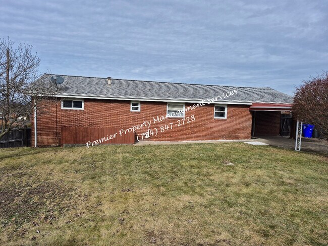 Building Photo - 990 Clearview Dr