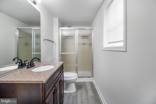 Building Photo - 7602 Mezmer Ln