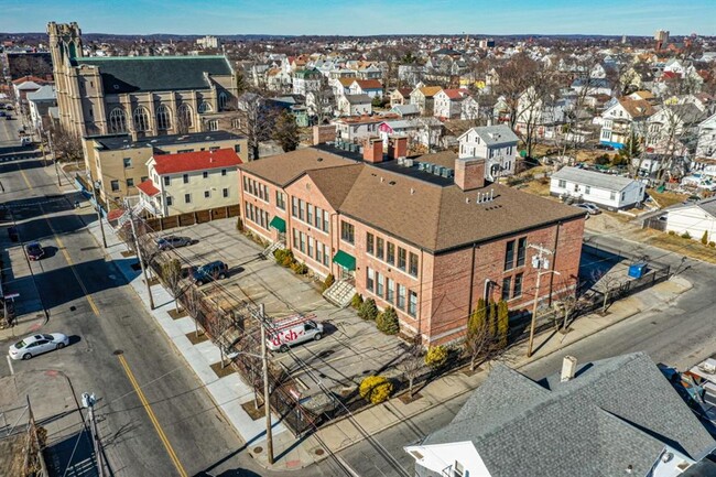 Building Photo - 775 Potters Ave