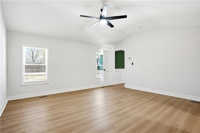 Building Photo - 127 Perry St
