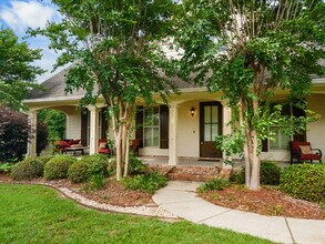 Building Photo - Beautiful Executive style home on an acre