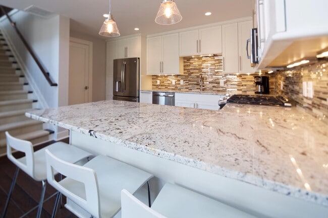 Building Photo - 84 N 6th St