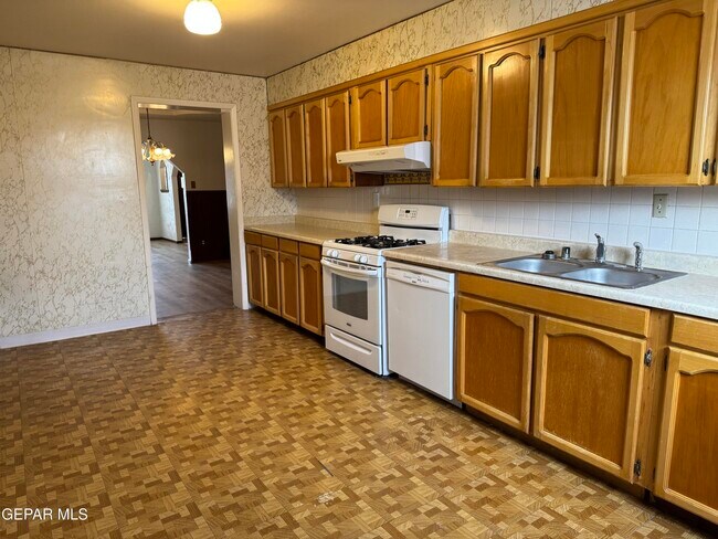Building Photo - 9351 Carranza Dr