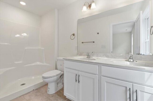 Building Photo - 5 BED 2.5 BATH HOME LOCATED IN BLACKSBURG