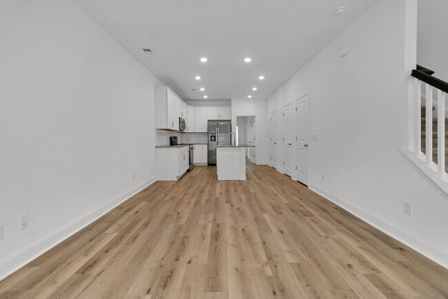 Building Photo - 502 Twin Rivers Dr