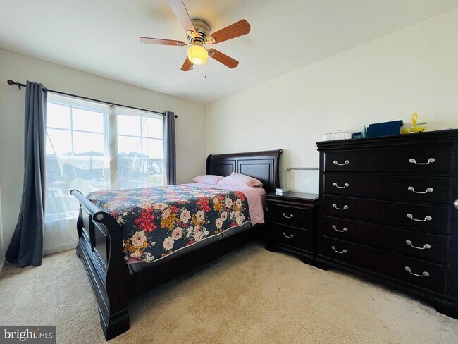 Building Photo - 419 Foxglove Way