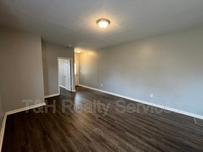 Building Photo - 2832 Central Ave