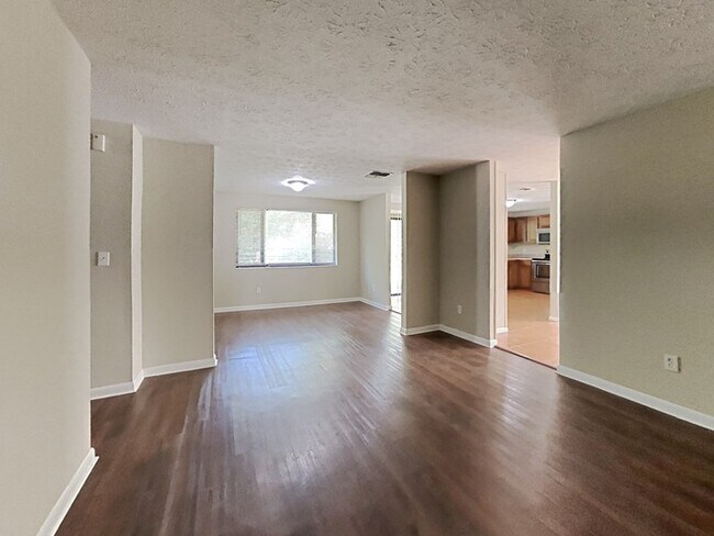 Building Photo - Northside Home