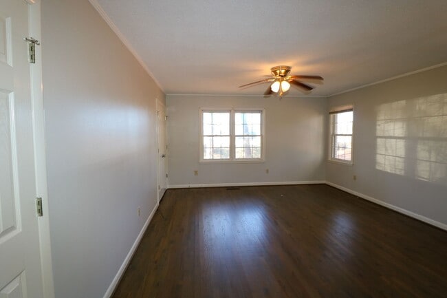 Building Photo - Large Family Home Pell City, AL