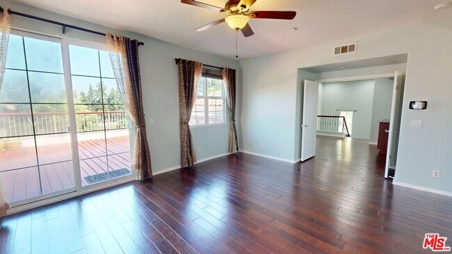 Building Photo - 5655 Como Cir