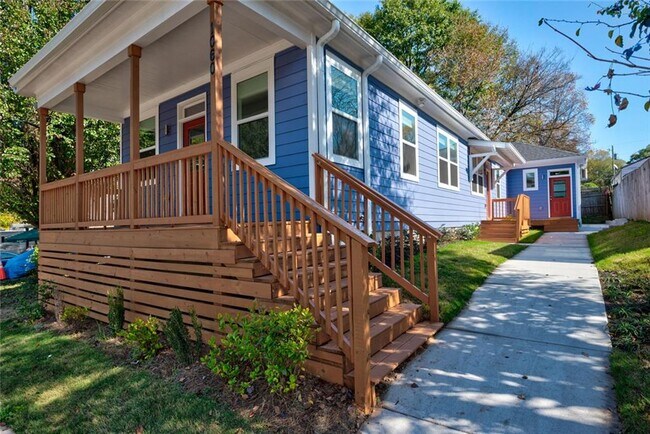 Building Photo - 1060 Grant Way SE