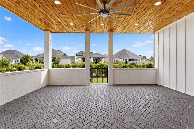 Building Photo - 501 N Corniche Du Lac