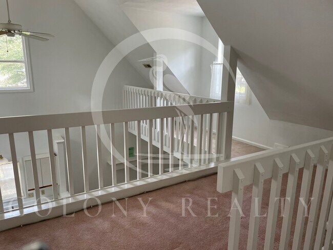 Building Photo - 5220 Pine Hill Ln