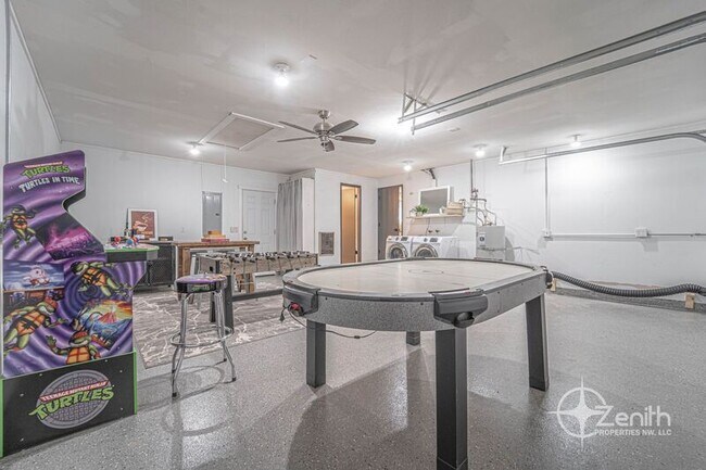 Building Photo - 1011 NE 82nd Ave