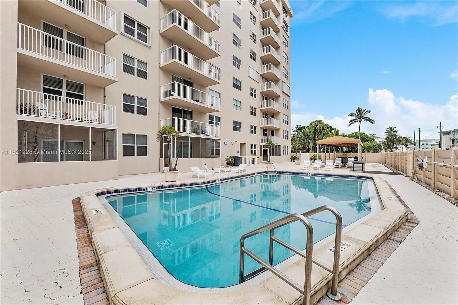 Building Photo - 1401 S Ocean Dr