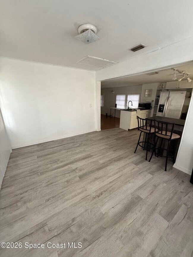 Building Photo - 325 Marseilles Dr