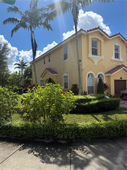 Building Photo - 15030 SW 9th Ter