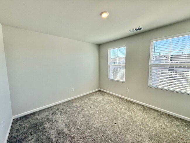 Building Photo - Gorgeous 3BD, 3.5BA Apex Townhome with 1-Car Garage in an HOA Community