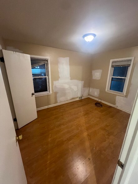 Building Photo - 3513 S 59th Ct