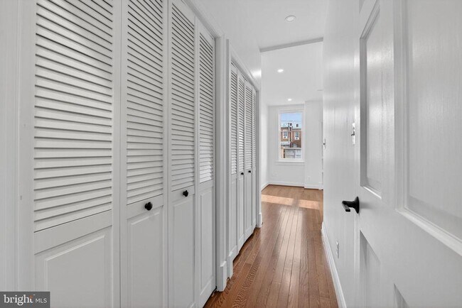 Building Photo - 515 N Columbus St