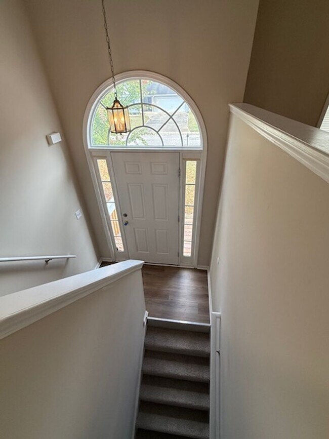 Building Photo - 4 Bedroom 3 Bath Specious Home