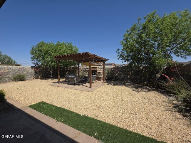 Building Photo - 12867 Hidden Grove Dr