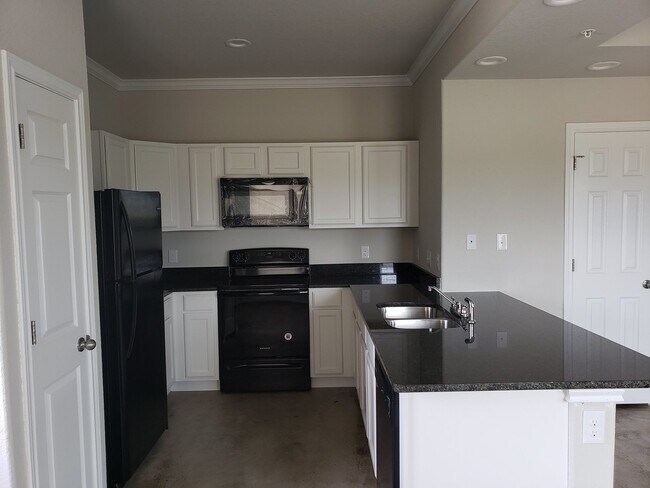 Building Photo - Townhome for rent