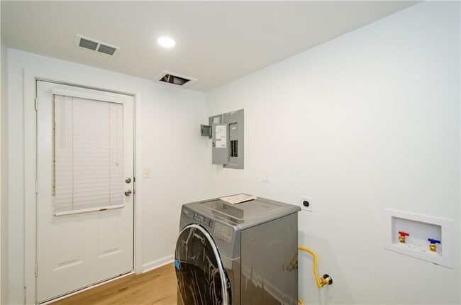 Building Photo - 2470 Cambridge Hills Rd