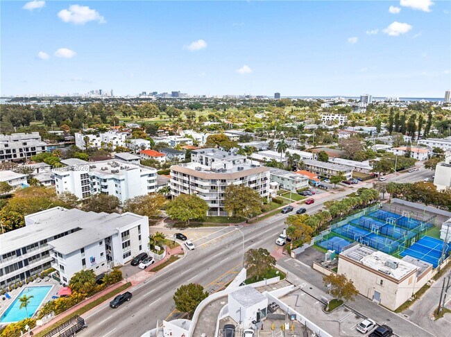 Building Photo - 1975 Normandy Dr