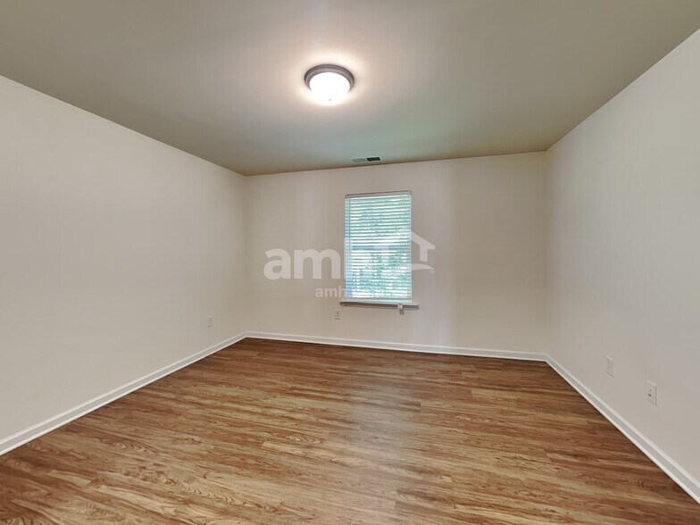 Building Photo - 721 Woodall Rd