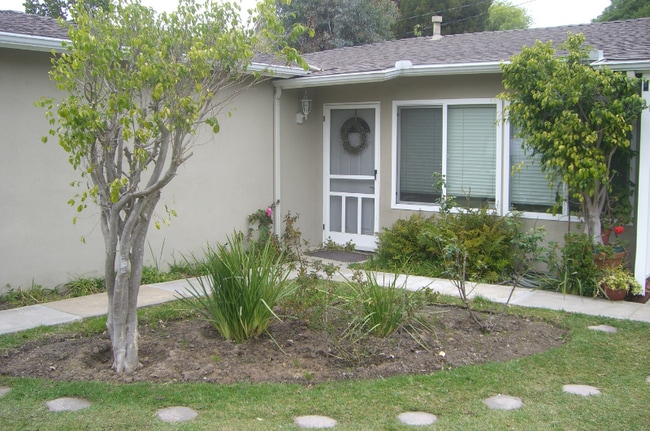 Building Photo - 382 La Perle Pl