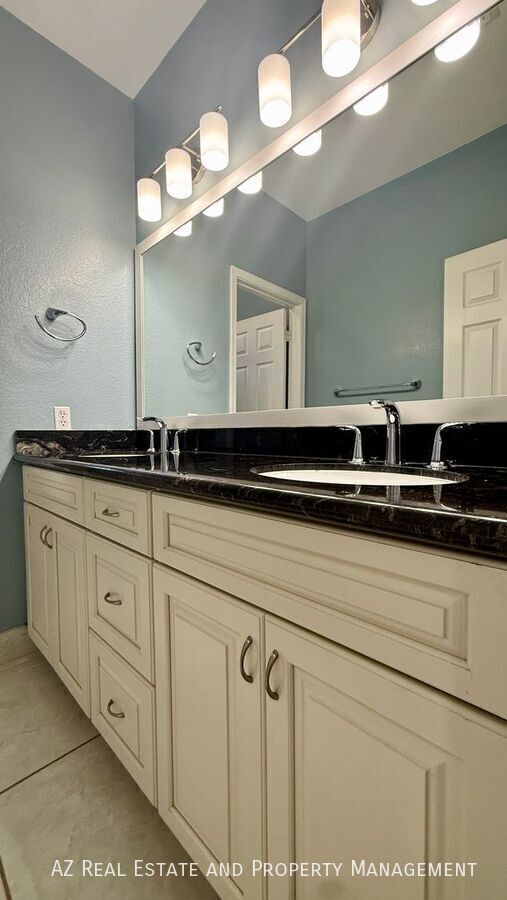 Building Photo - 1655 E Saltsage Dr