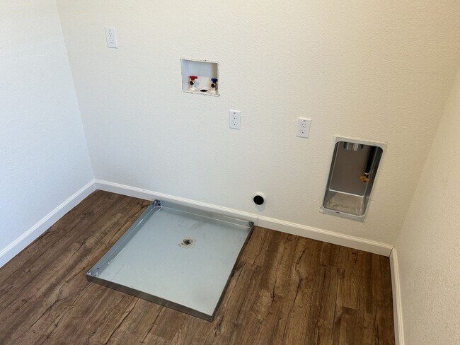 Building Photo - 4 Bedroom Home with His and Hers Closets in Weston Ranch, Gated Community!