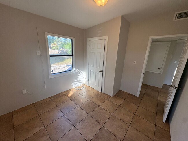 Building Photo - 3 Bed / 2 Bath Single-Family Home Near Downtown Eustis